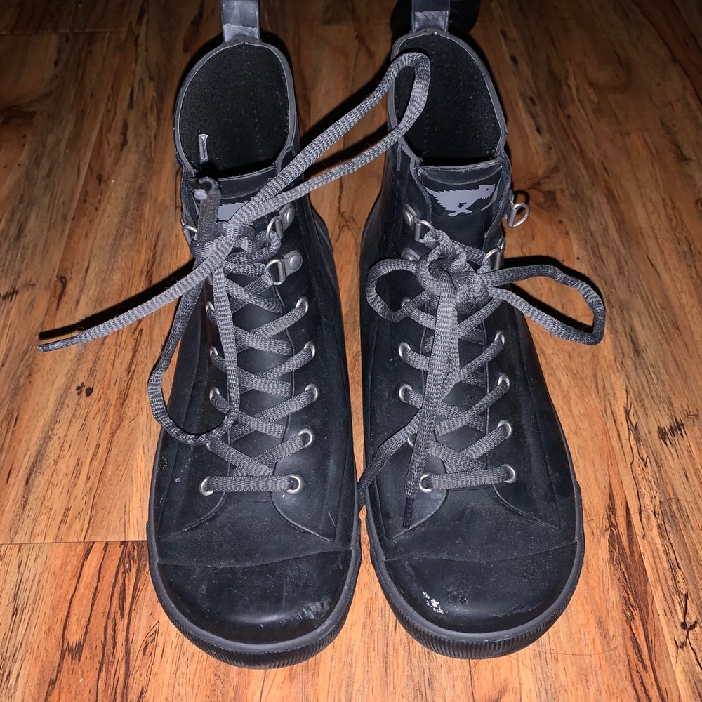 Rocket dog nonslip boots